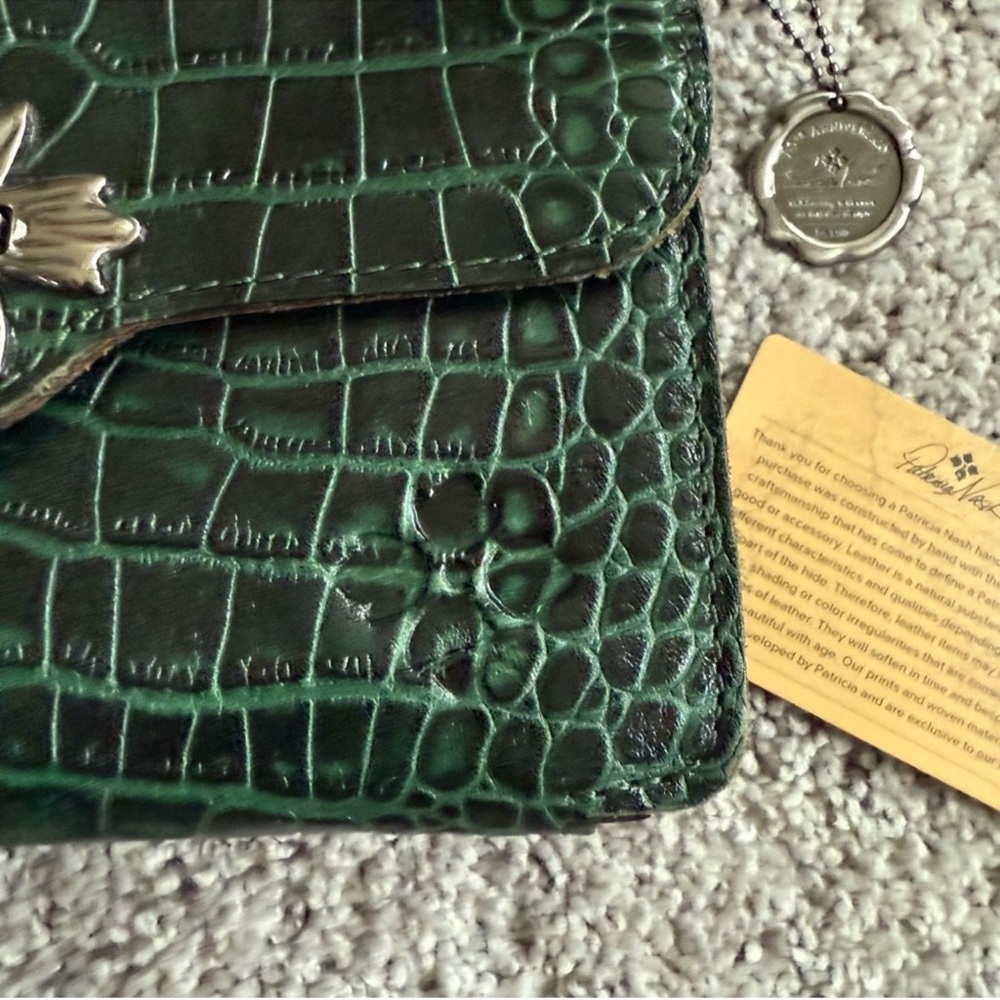 Patricia Nash Christmas pine green leather croc reptile crossbody & wallet  bag - Picture 3 of 16